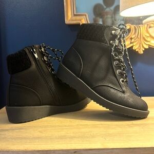 Blowfish Malibu Kids girls boots size 2